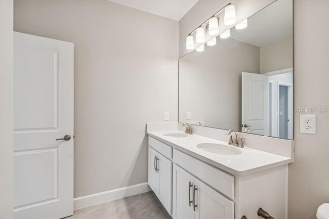 Building Photo - 17329 Beachgrass Aly