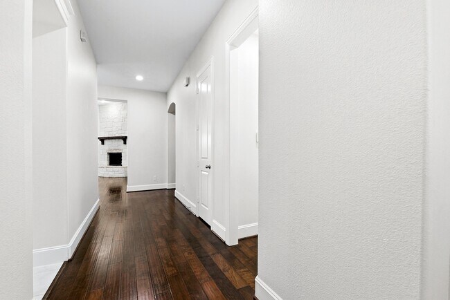 Building Photo - 2226 Falcon Brook Dr