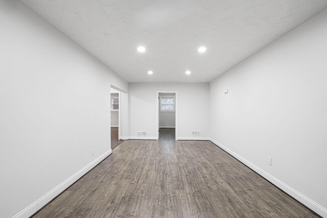 Building Photo - 3158 Westover Dr SE