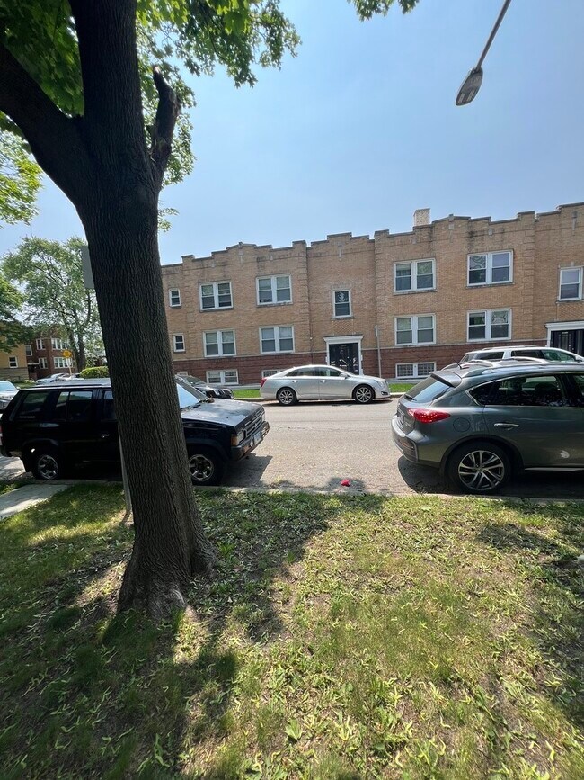 Building Photo - 5907 W Arthington St