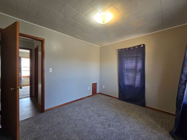 Building Photo - 3 bed 1 bath in Tecumseh!