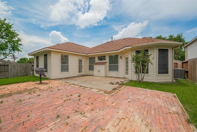 Building Photo - 17215 Stratford Green Dr