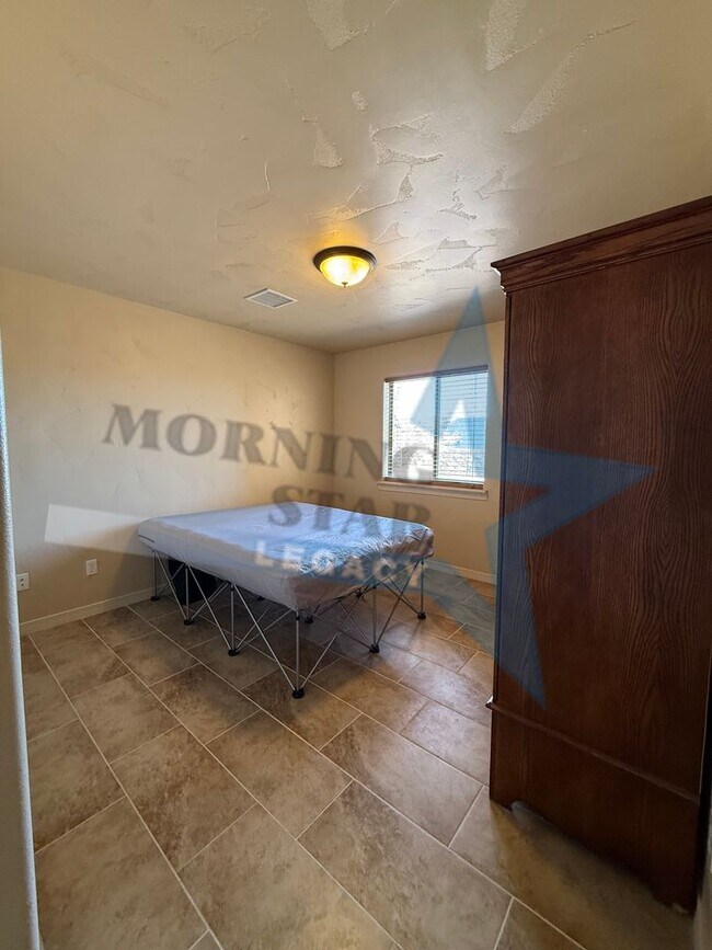 Building Photo - 3 Bedroom Energy-Efficient Home with Expansive Yard & Workshop!