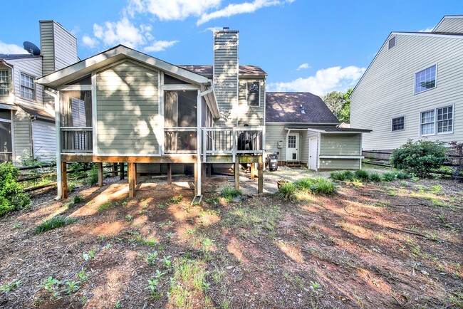 Building Photo - Spacious 4 Bed 2.5 bath Home in Davis Lake...