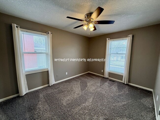 Building Photo - 3 Bed | 2 Bath Home for Rent – Lee’s Summit