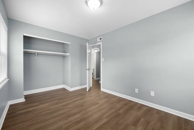 Building Photo - 612 Park Ave