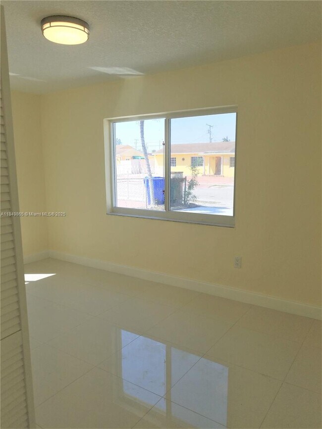Building Photo - 801 NW 30th Pl