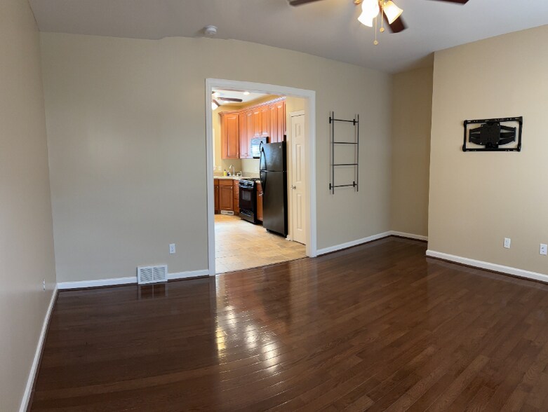 Building Photo - 158 Dryden Way