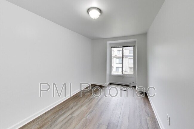 Building Photo - 9391 Chadburn Pl
