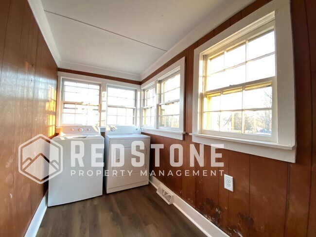 Building Photo - 416 Cleveland Ct