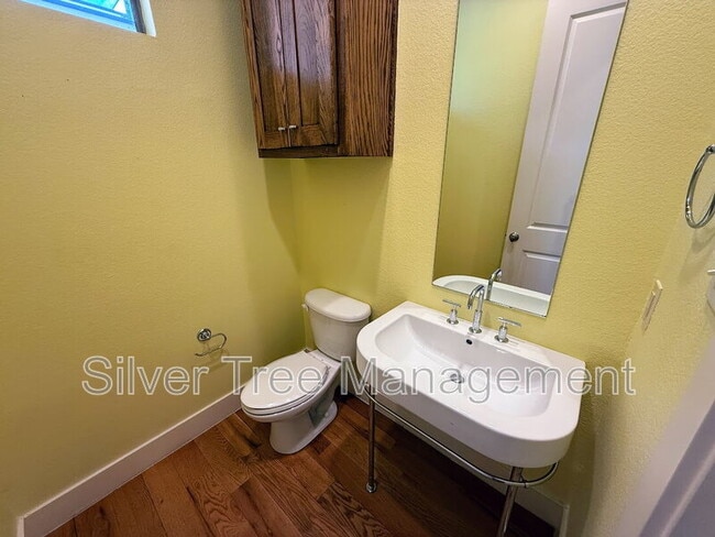 Building Photo - 3204 Wycliff Ave