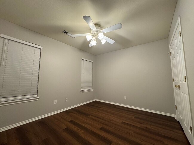 Building Photo - ***1582 Willowbrook Dr***