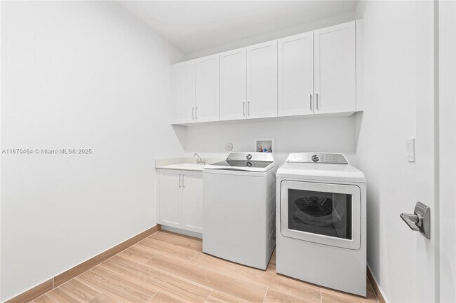 Building Photo - 1450 SW 23rd St