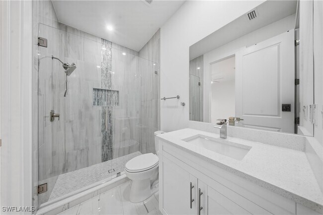 Building Photo - 1124 NE 35th Ln