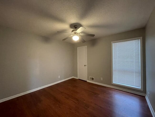 Building Photo - 3754 Lamar Way SW