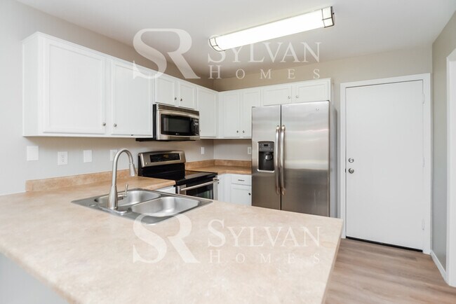 Building Photo - This is the home you have been waiting for!