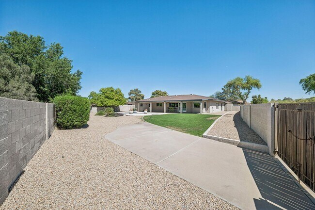 Building Photo - 13222 N 1st Ave