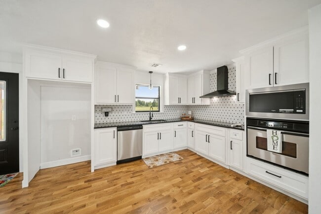 Building Photo - REIMAGINED/LIKE NEW...