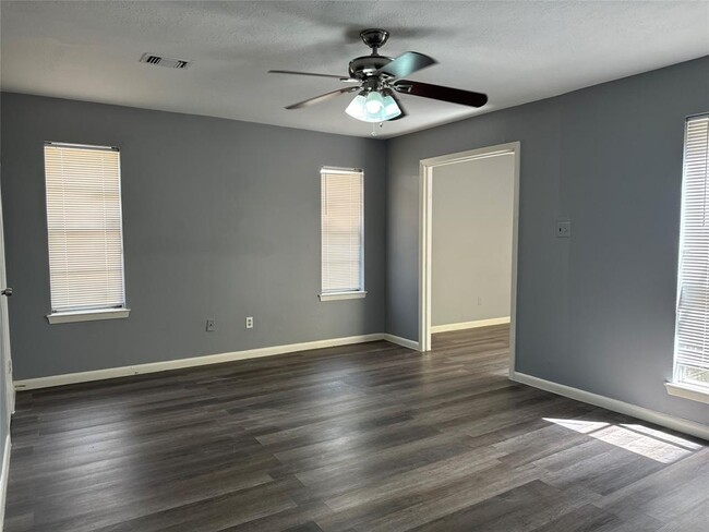 Building Photo - 12011 Carriage Ridge Ct