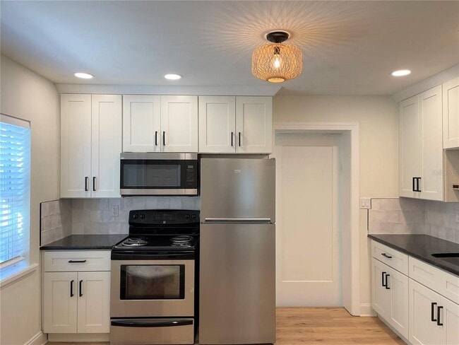 Building Photo - 309 W Palm Dr