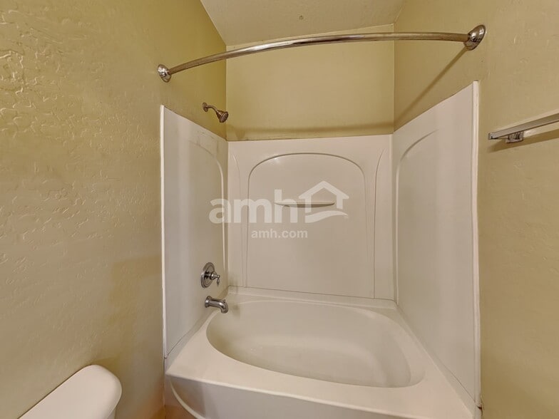 Building Photo - 8220 W Forest Grove Ave