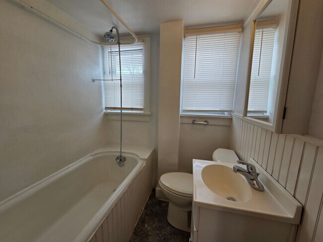 Building Photo - Bertch &amp; Western