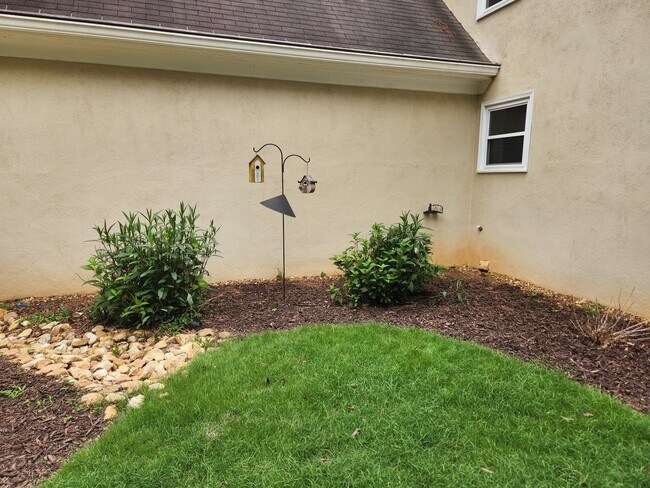 Building Photo - Executive Rental in Lake Redwine Community, 4 Bedrooms and 2.5 Baths 2 Car Garage - Newnan, GA