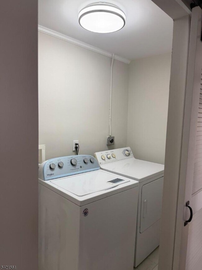 Building Photo - 305 Millburn Ave