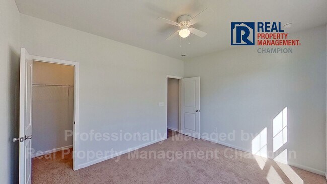 Building Photo - Beautiful Home with Spacious and Open Floorplan