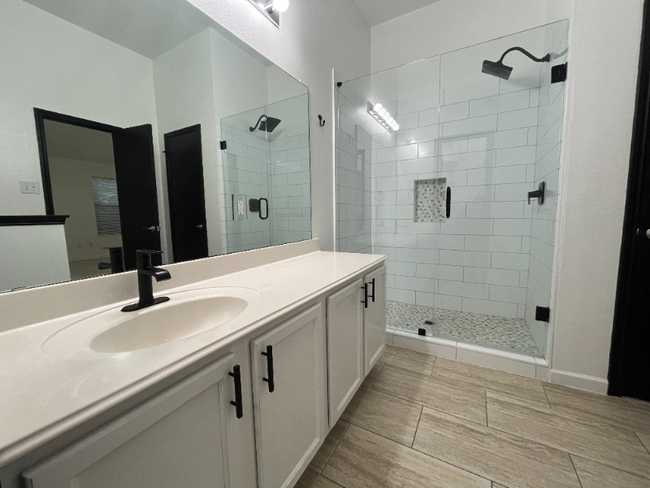 Building Photo - 6304 Spring Ranch Dr