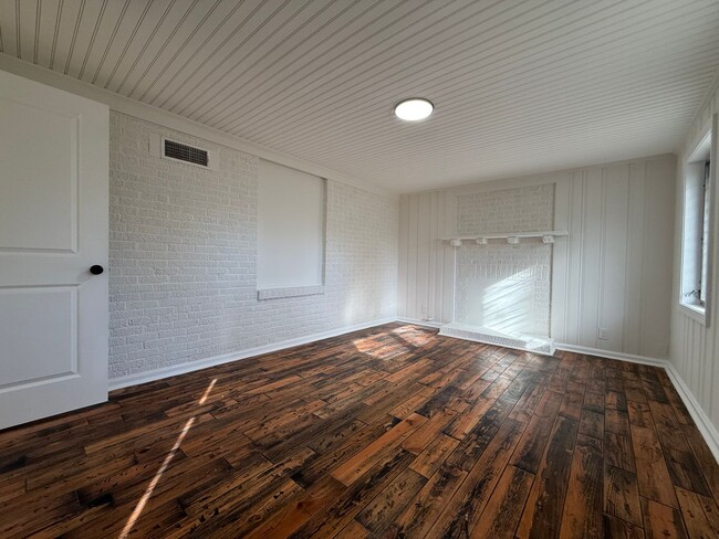 Building Photo - Now Available — Newly Remodeled 4BR / 2BA Home in Dalraida