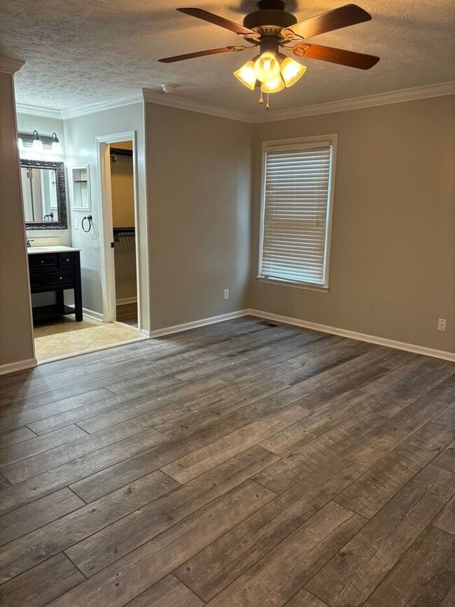 Building Photo - 867 Flintwood Rd