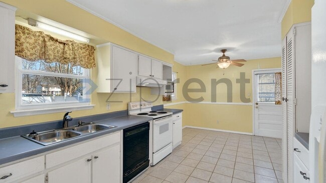 Building Photo - 324 Busher Rd