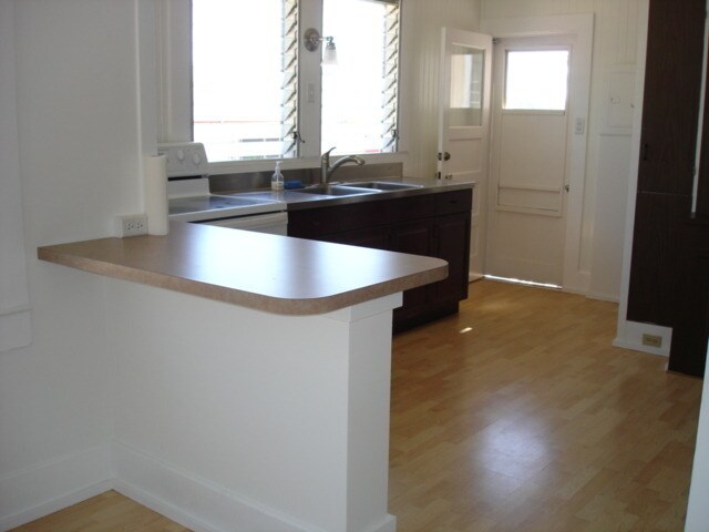 Building Photo - Charming 3 bedroom, 1 bath house with gara...