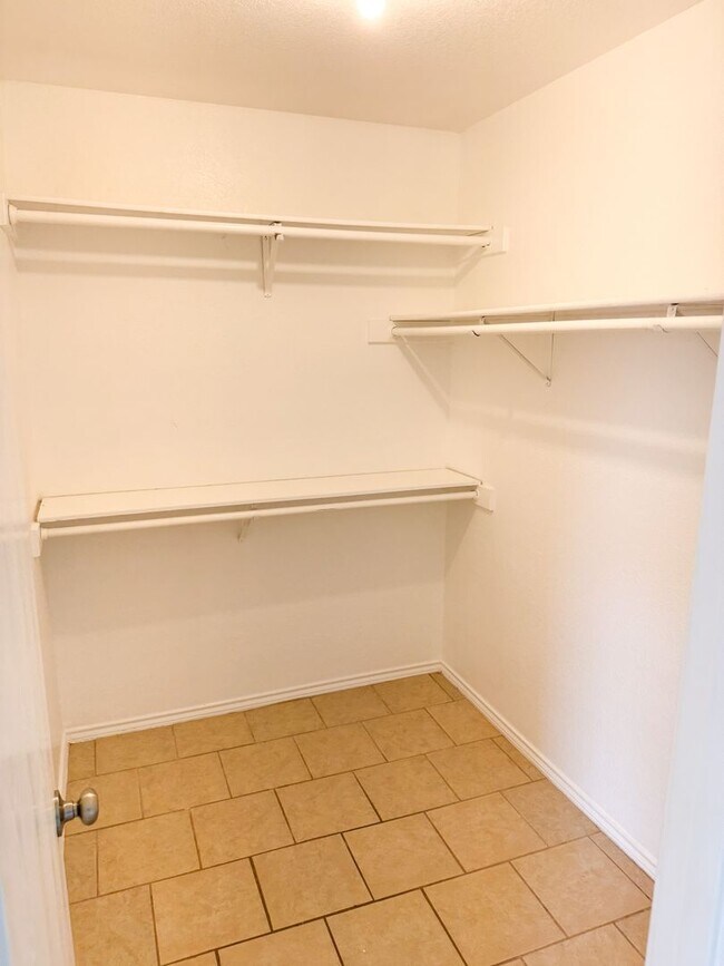Building Photo - Available 7/21/2025 Beautiful 1 story, 4 b...