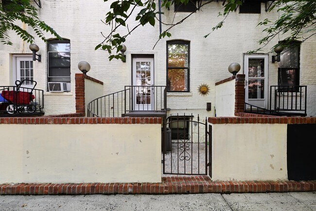 Primary Photo - 222-224 48th St