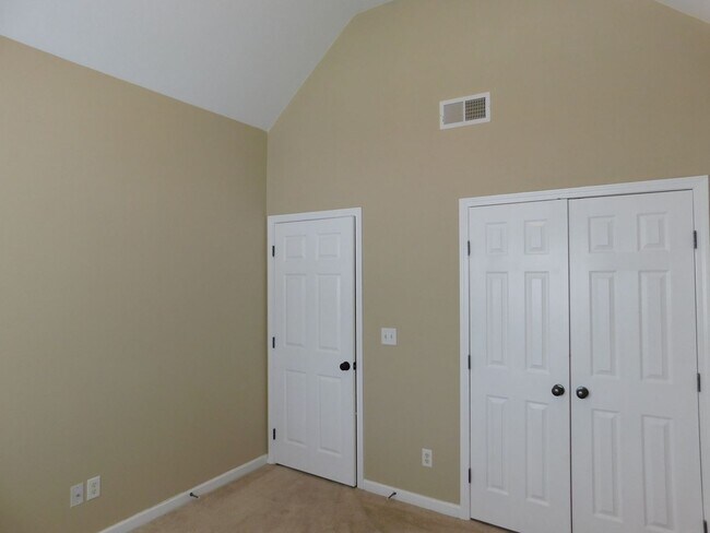 Building Photo - 2755 Southwood Ln