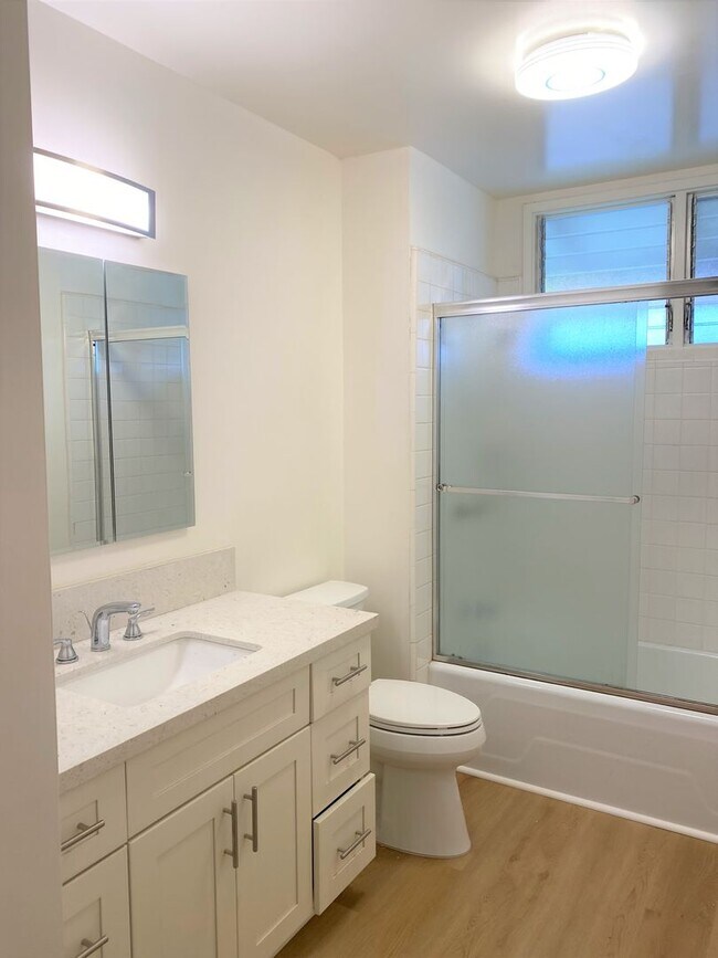 Building Photo - Manoa - Upgraded 3 Bedroom, 3 Bath Single Family Home with Enclosed Garage