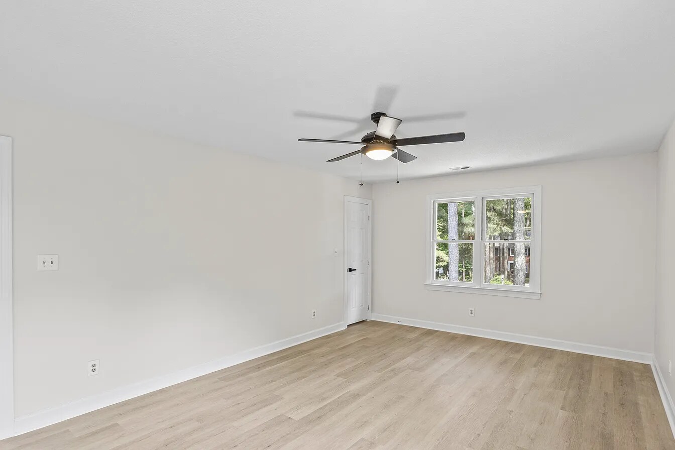 Building Photo - 623 Elmwood Ct