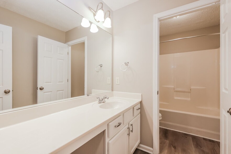 Building Photo - 1304 Ivey Pointe Dr SE