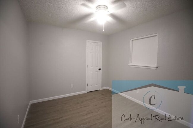 Building Photo - First month move in special $450!! 2-bedroom, 1-bath apt Trumann - HUD accepted