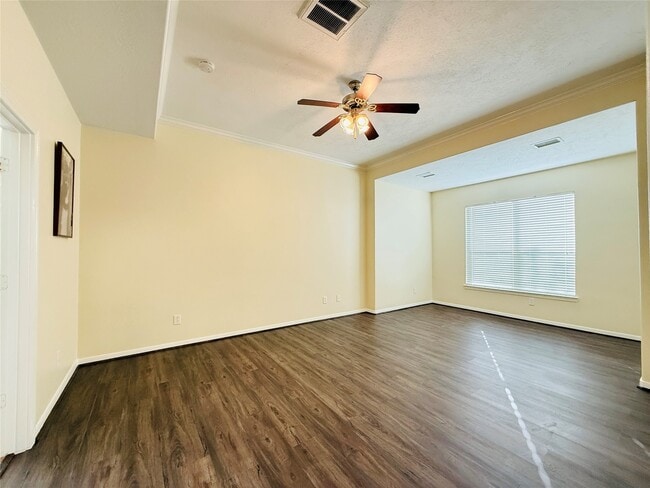 Building Photo - 4442 Chestnut Cir