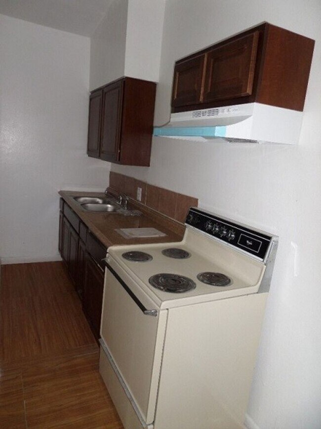 Building Photo - 1415 N Madison Ave