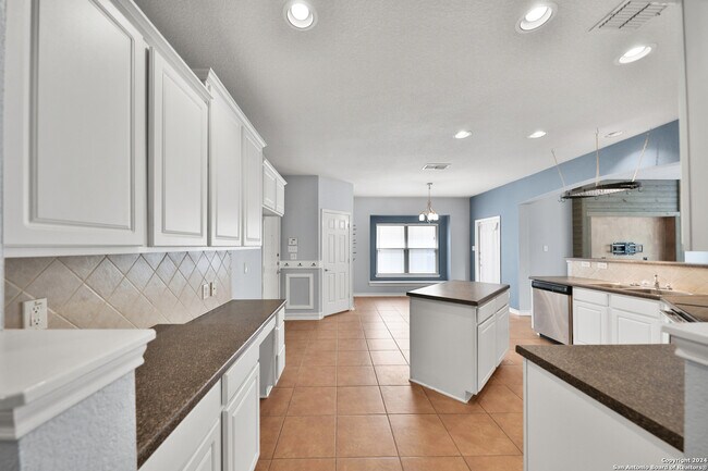 Building Photo - 4707 Shavano Ct