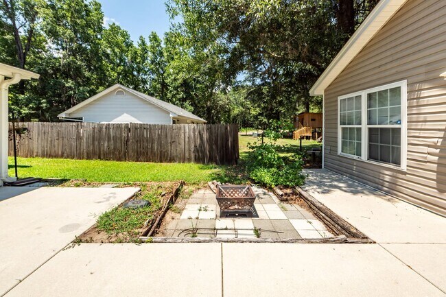 Building Photo - 3347 Walter Dr