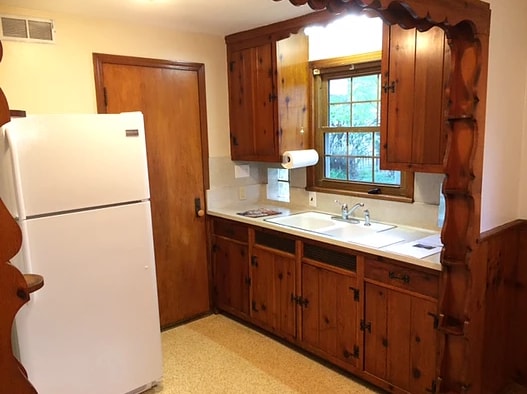 Kitchen - 4275 N Olsen Ave