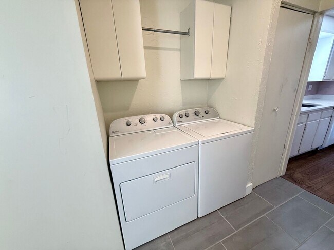 Building Photo - Cute 2BD 1.5BA Craftsmen w/ Bonus Room and Closet in Historic Putnam Heights!!