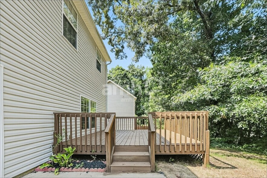 Building Photo - 218 Spinel Ln