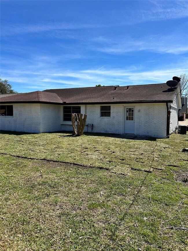 Building Photo - 3822 Ebbtide Dr