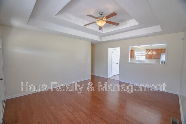 Building Photo - 955 Russet Dr
